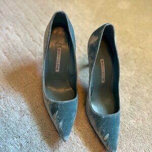 BB Suede Manolo Blahnik Pumps